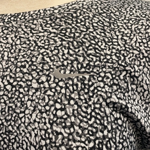 Nike workout top! - Picture 2 of 2